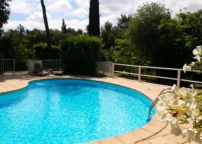 Le Relais Des Lavandins