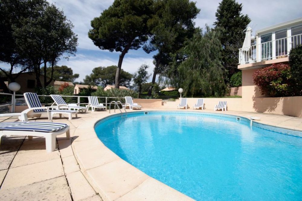 Hotel Le Relais Des Lavandins 2*